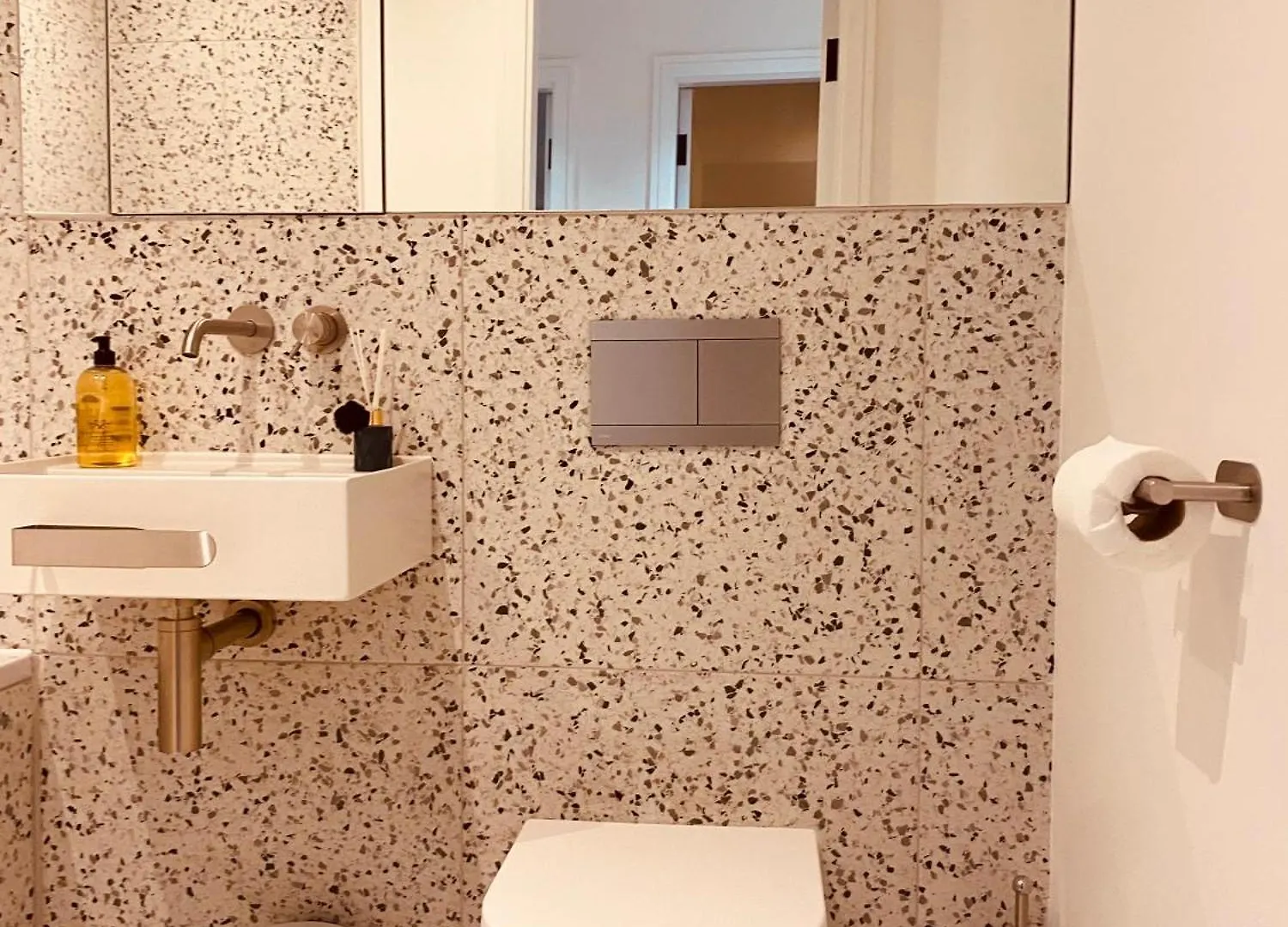 Spacious 3 Bed City Apartment With Terrace London