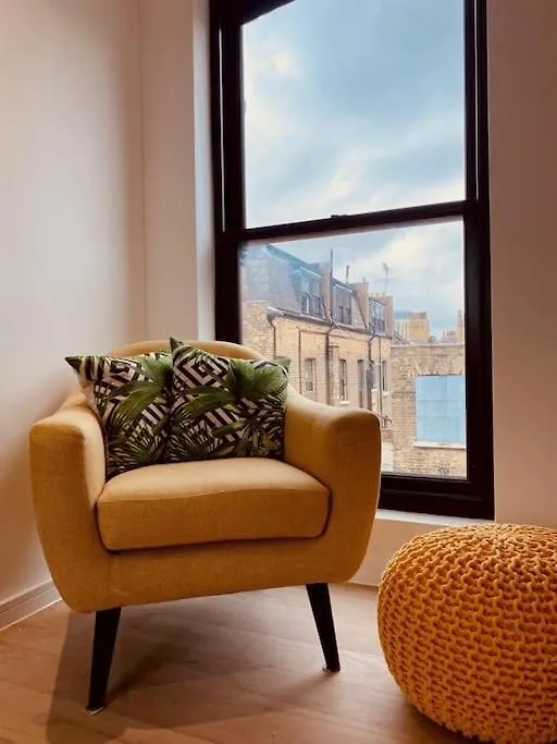 Spacious 3 Bed City Apartment With Terrace London