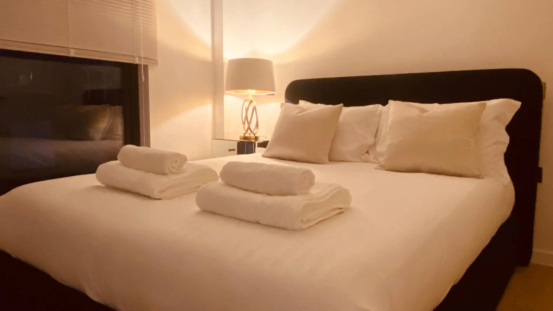 Spacious 3 Bed City Apartment With Terrace London
