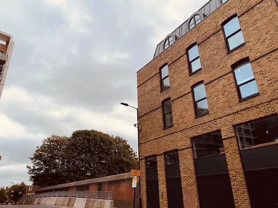 Spacious 3 Bed City Apartment With Terrace London